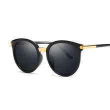 Load image into Gallery viewer, Vintage Black Design Sunglasses